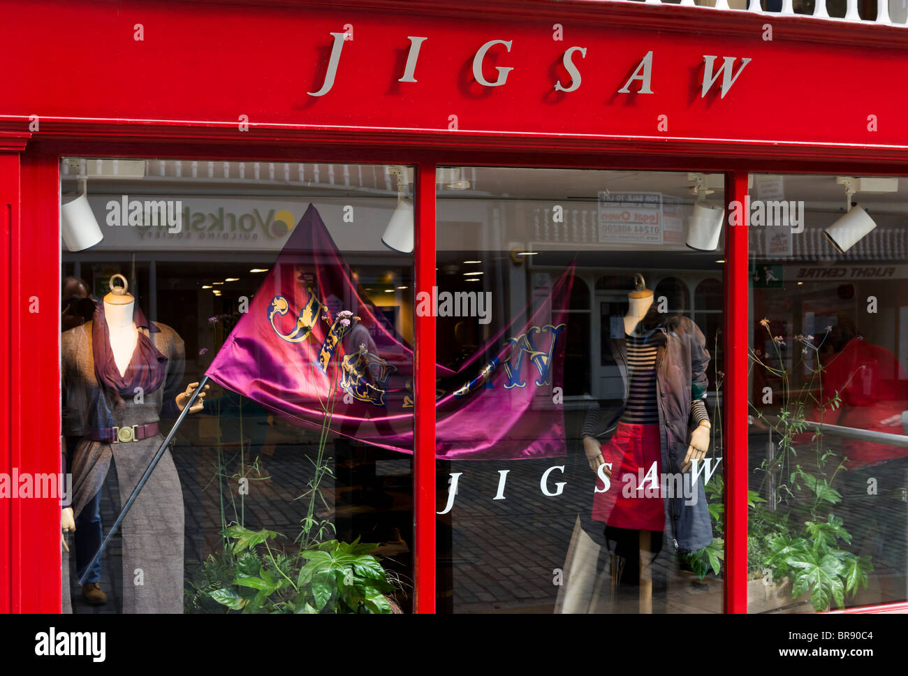 Jigsaw store in Chester Town Center, Cheshire, Inghilterra, Regno Unito Foto Stock