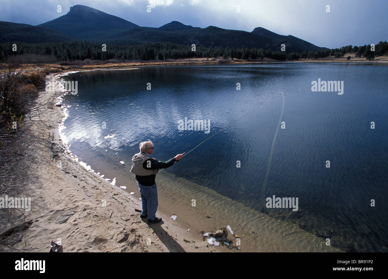 Biologo di pesce in Colorado. Foto Stock