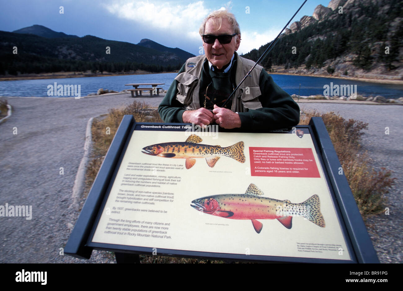 Biologo di pesce in Colorado. Foto Stock