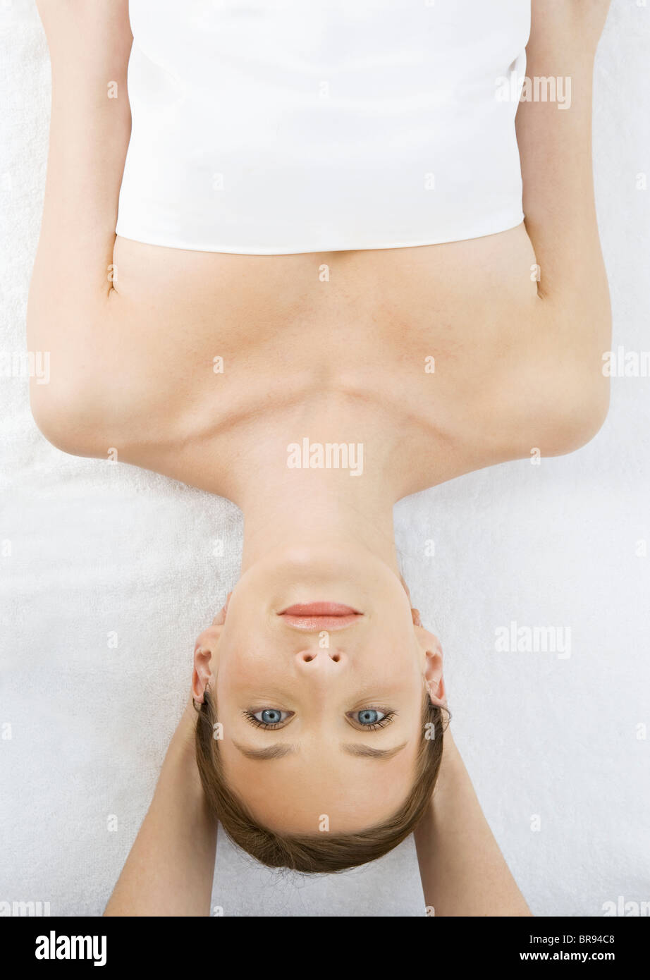 Un terapista dà una donna un Massaggio craniosacrale. New York New York. Marzo 07 2007. Foto Stock