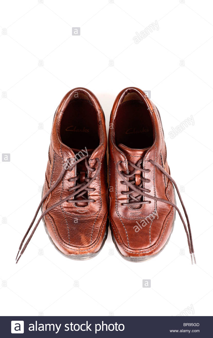 Coppia di robuste brown scarpe da passeggio Foto Stock