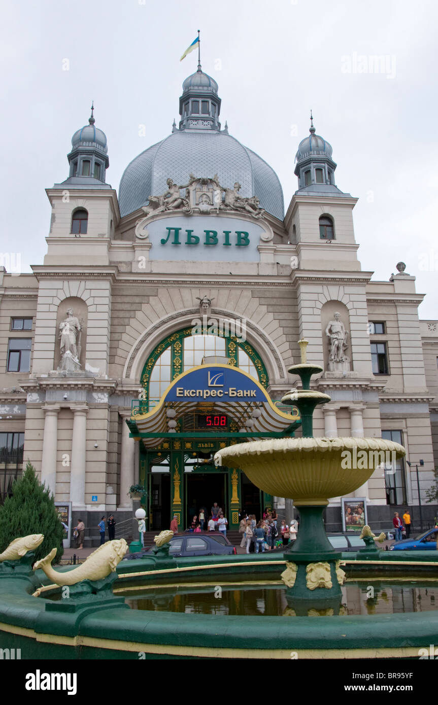 Lviv stazione ferroviaria ingresso, Ucraina. Foto Stock