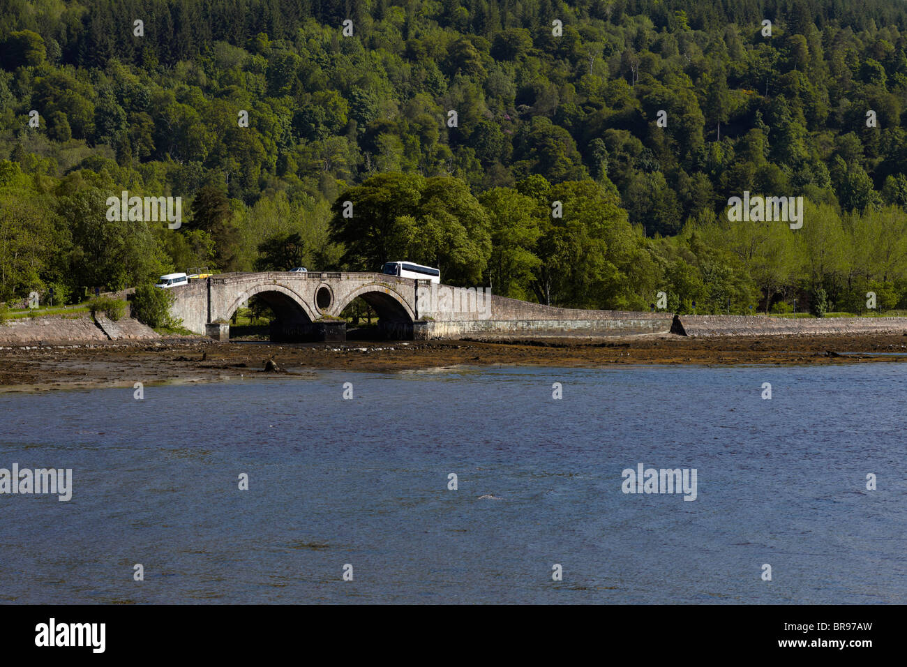 Aray Ponte a Arrochar Road (A83) alla foce del fiume Aray. Inveraray. Argyll. Foto Stock