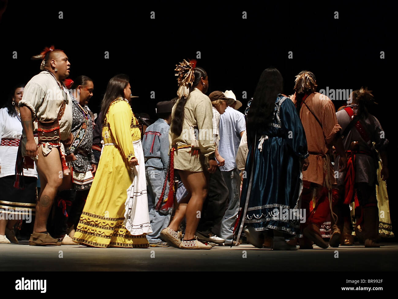 Cherokee, North Carolina - ballerini esibirsi sul palco durante il Sudest annuale Festival tribù Foto Stock