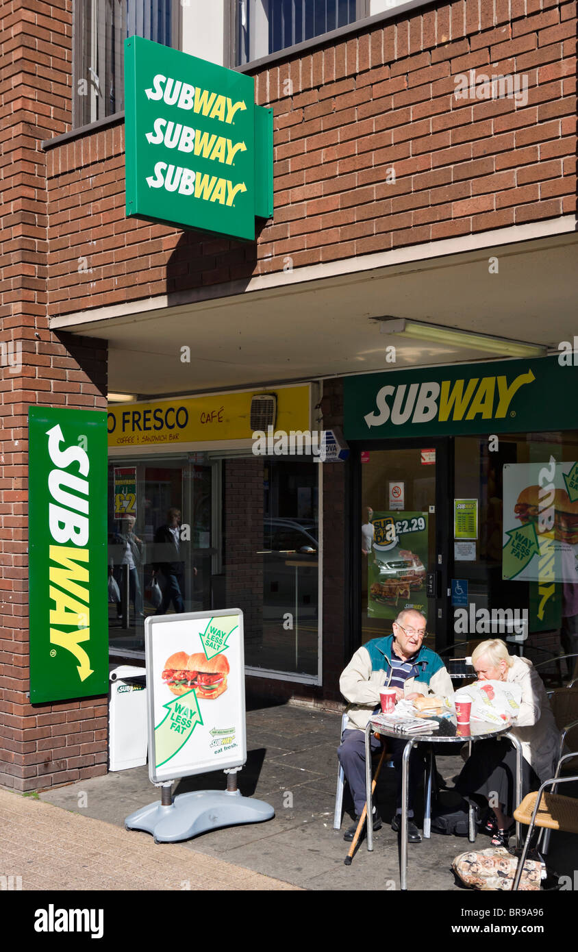 Metropolitana ristorante in Chester Town Center, Cheshire, Inghilterra, Regno Unito Foto Stock