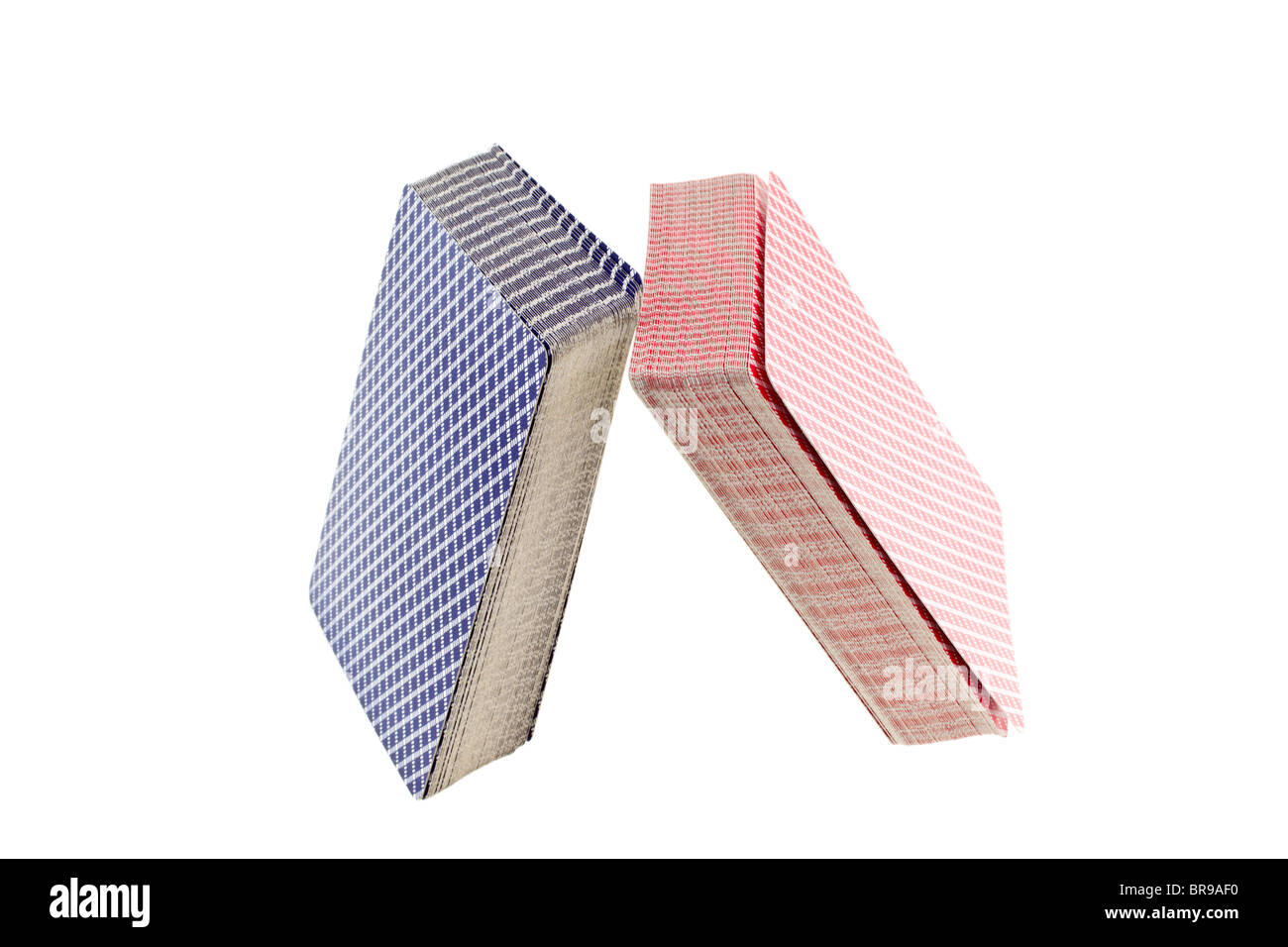 Due mazzo di carte da gioco isolato su sfondo bianco. shot orizzontale Foto Stock