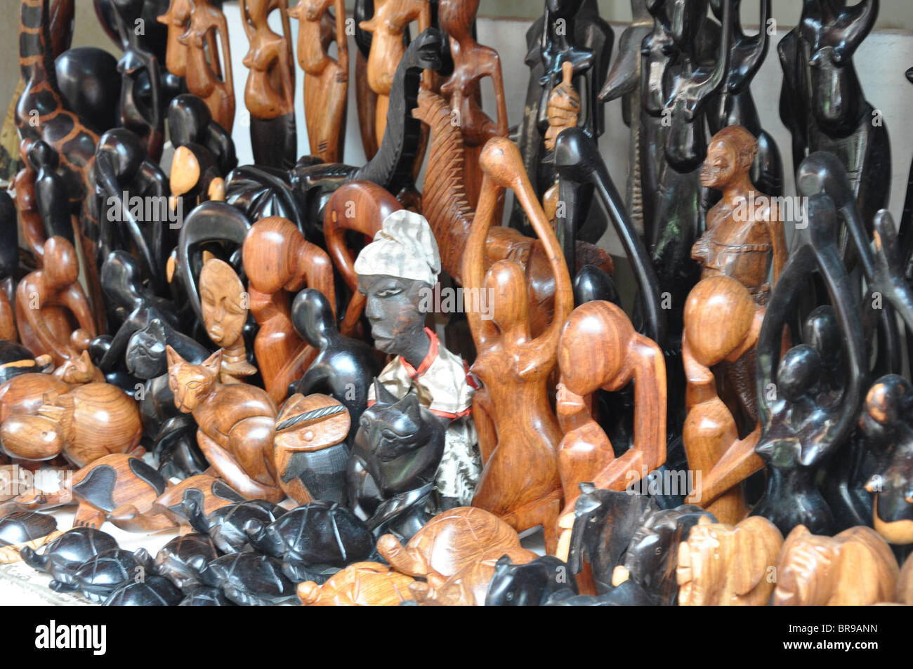 Scolpiti in legno Ornamenti per vendita Sal Capo Verde Foto Stock