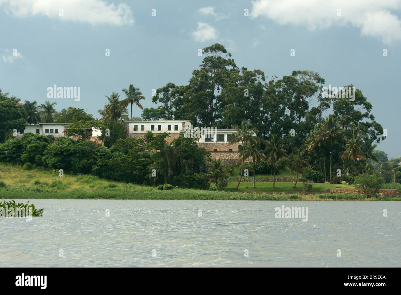 "Cape Town Vista', villa sulle rive del lago Victoria in Munyonyo, Uganda che è stato espropriato da Idi Amin negli anni settanta Foto Stock