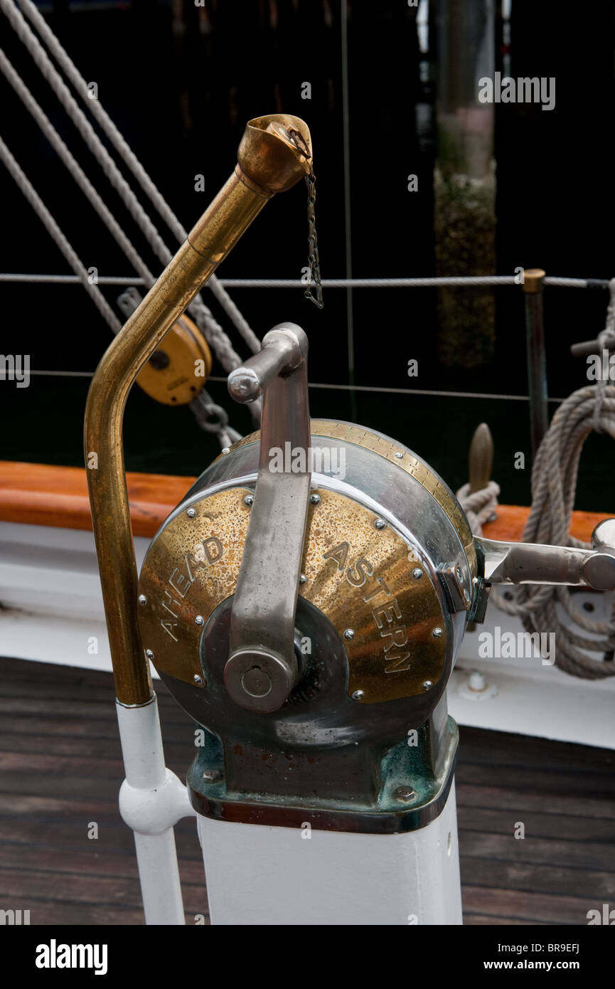 A bordo della Tall Ship "Zodiaco", le Isole San Juan, Puget Sound, Washington è la centralina motore e il dispositivo di comunicazione. Foto Stock