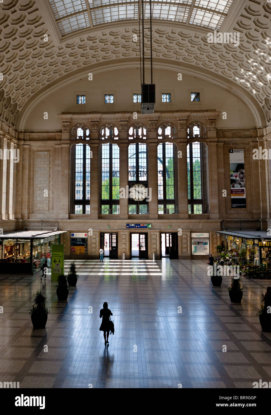 La principale stazione ferroviaria di Lipsia, una città nella parte orientale dello stato tedesco della Sassonia Foto Stock