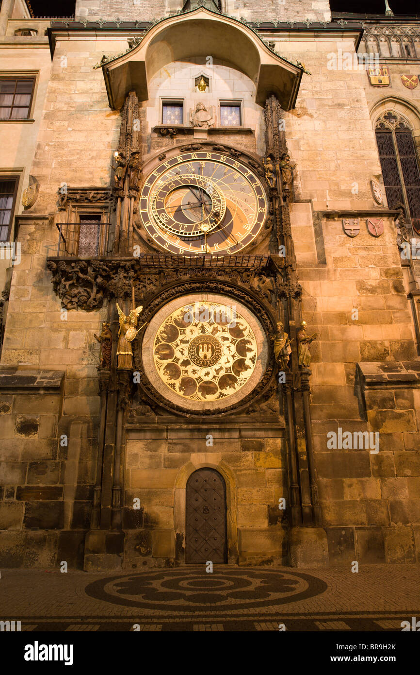 Torre-orologio in Praga - notte Foto Stock