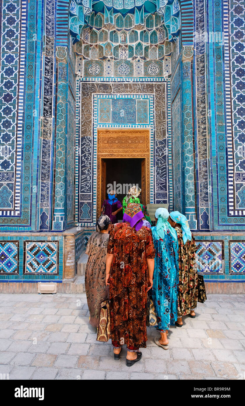 Lo Shah-i-Zindi, il viale dei mausolei, Samarcanda, Uzbekistan Foto Stock