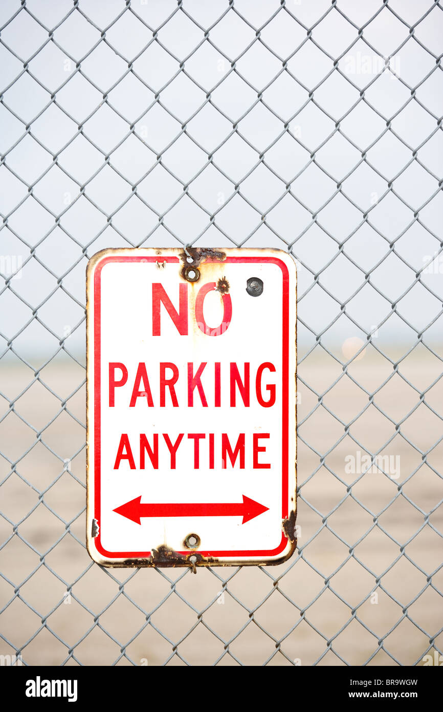 Nessun parcheggio in qualsiasi momento segno situato all'Aeroporto Internazionale di Port Columbus in Columbus Ohio Foto Stock