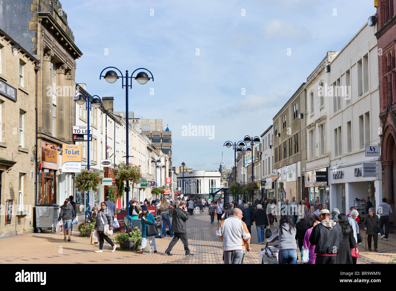 Area commerciale pedonale, New Street, Huddersfield, West Yorkshire, Inghilterra, Regno Unito Foto Stock