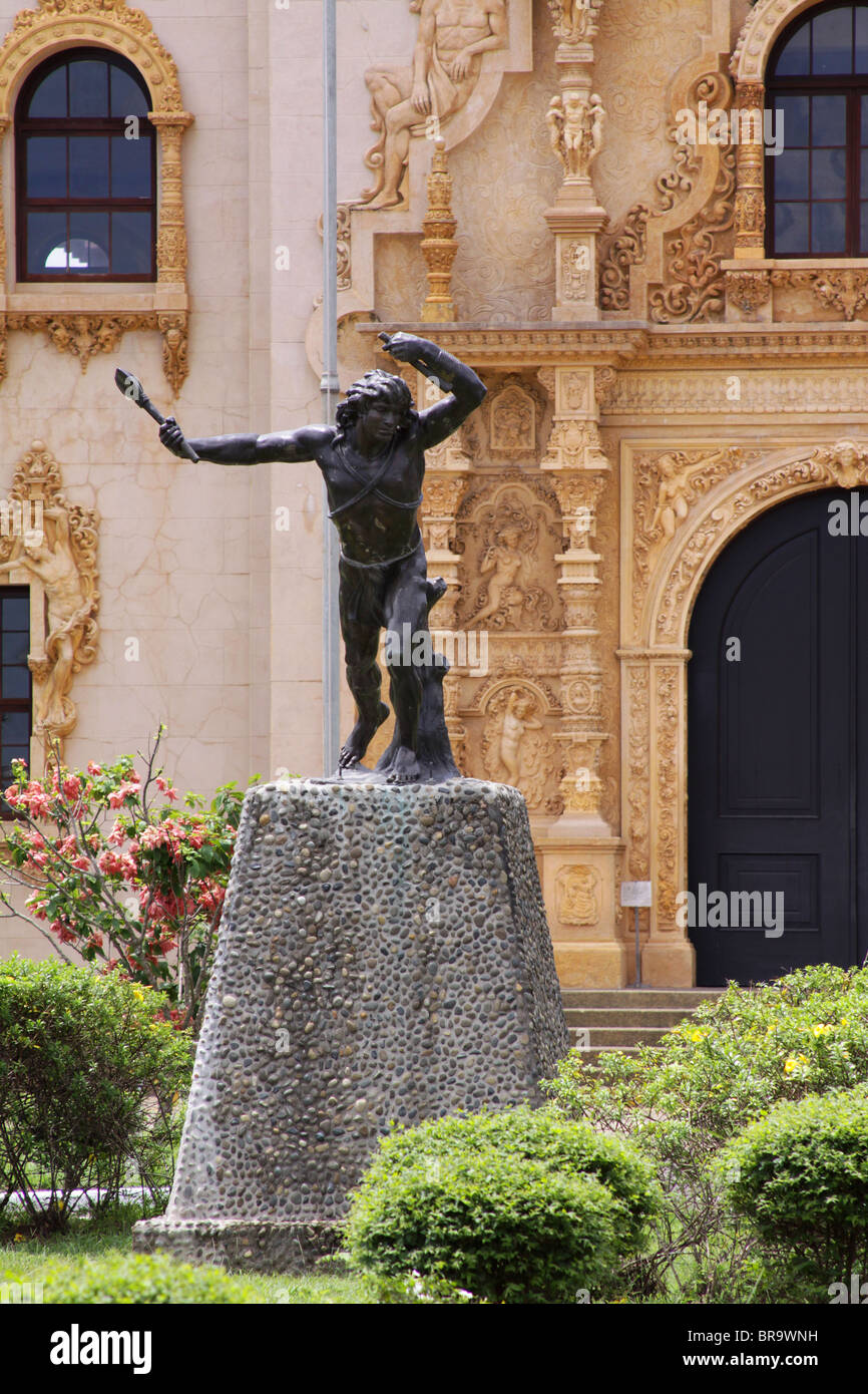 Urraca eroe indiano statua e Memoriale di Santiago de Veraguas, Panama. Foto Stock