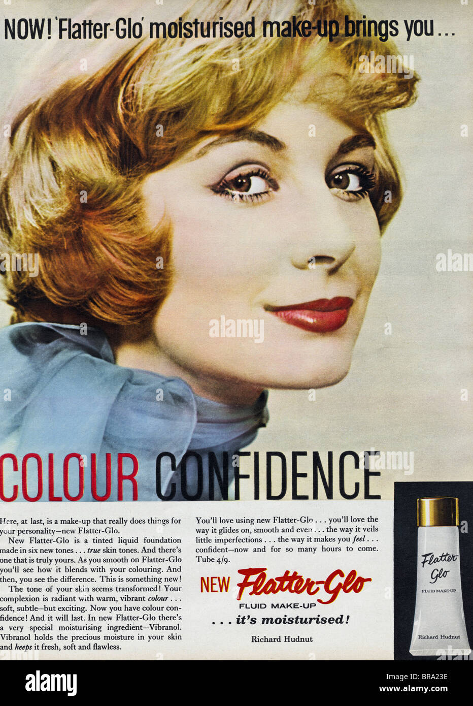 Annuncio di moda per fluido Flatter-Glo make-up circa 1959 Foto Stock