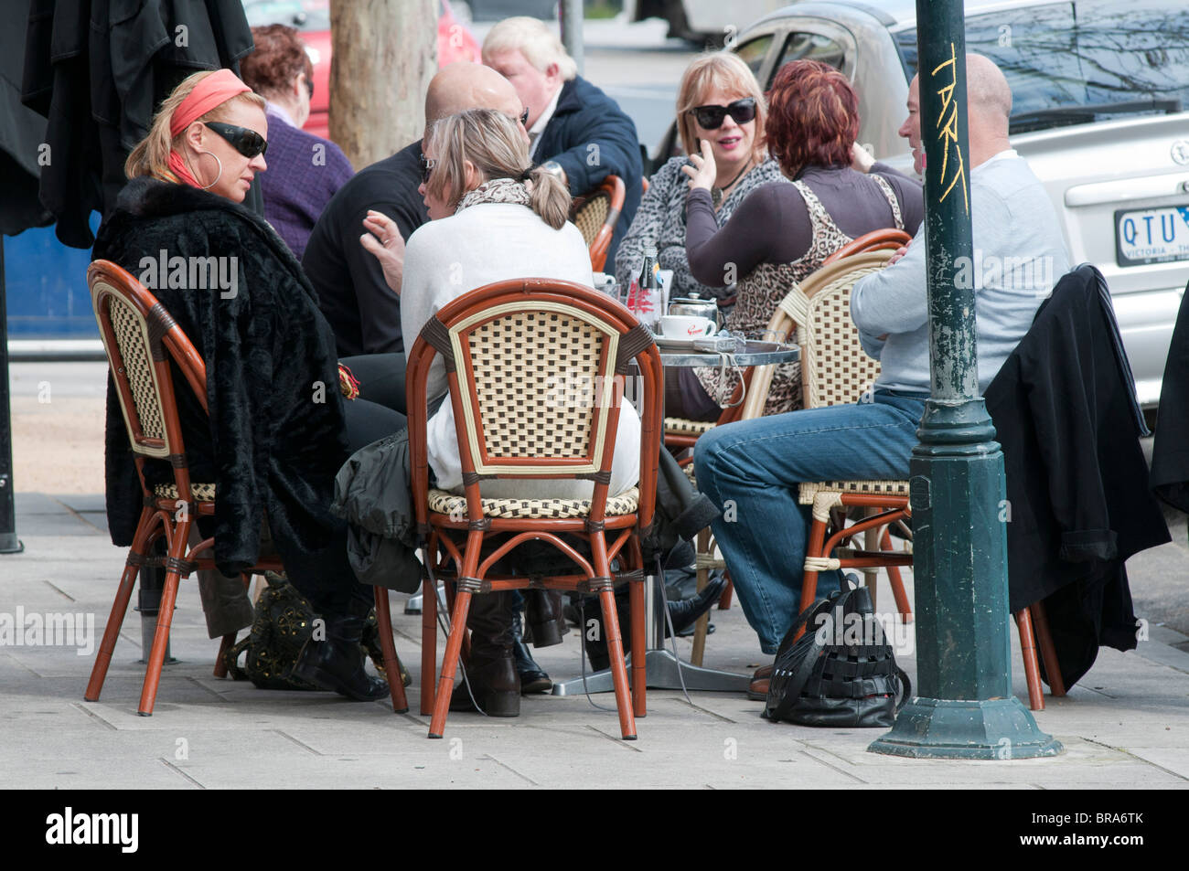 Il brunch domenicale in un cafe a Fitzroy Street, St Kilda a Melbourne Foto Stock