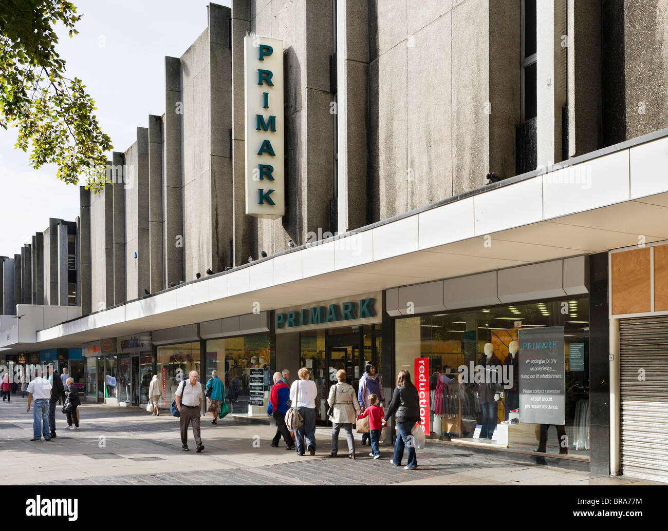 Primark negozio di sconti in Huddersfield Town Center, West Yorkshire, Inghilterra, Regno Unito Foto Stock