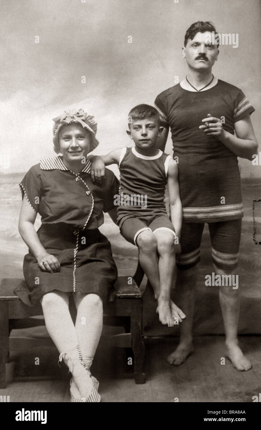 costumi mare famiglia