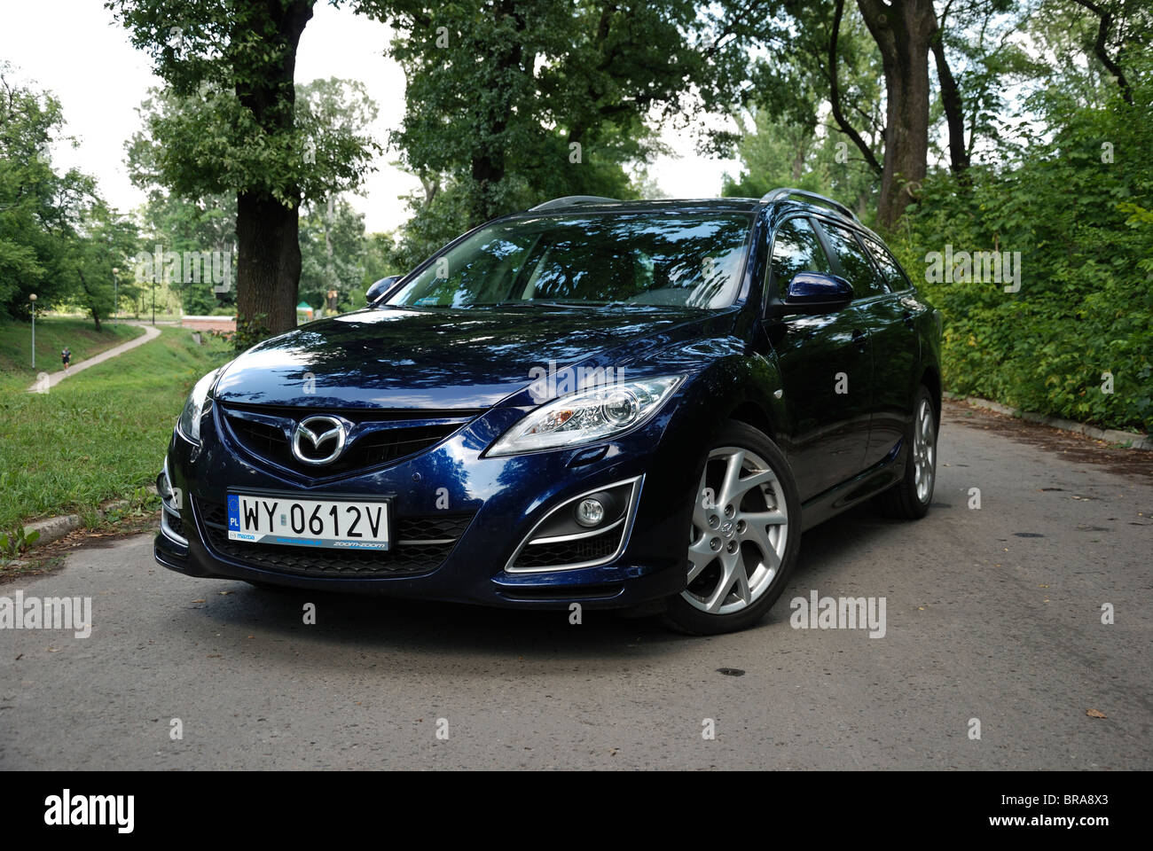 Mazda 6 2.2 Sport Station Wagon - il mio 2007 (FL 2010) - blu metallizzato - Giapponese popolare medio-alto auto di classe, segmento D - parco Foto Stock