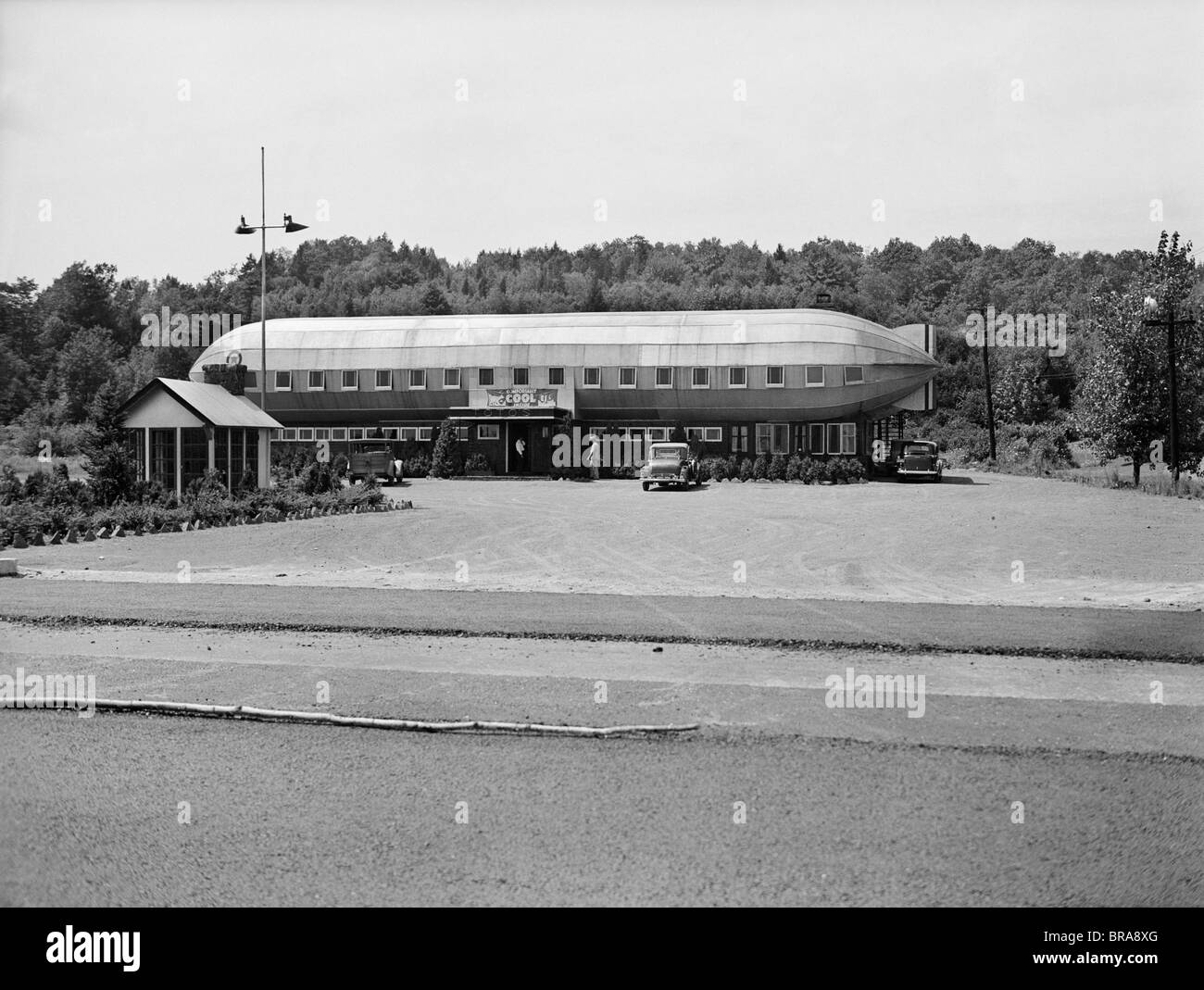 1930s sul ciglio della strada a forma di ZEPPELIN DINER Foto Stock