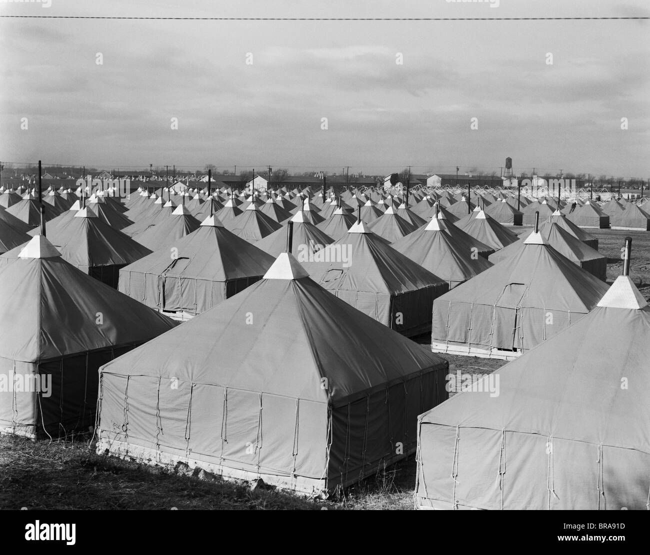 1940s tendopoli formazione militare QUARTI PER LE TRUPPE WW2 FORT DIX NJ 44esima divisione National Guard Foto Stock