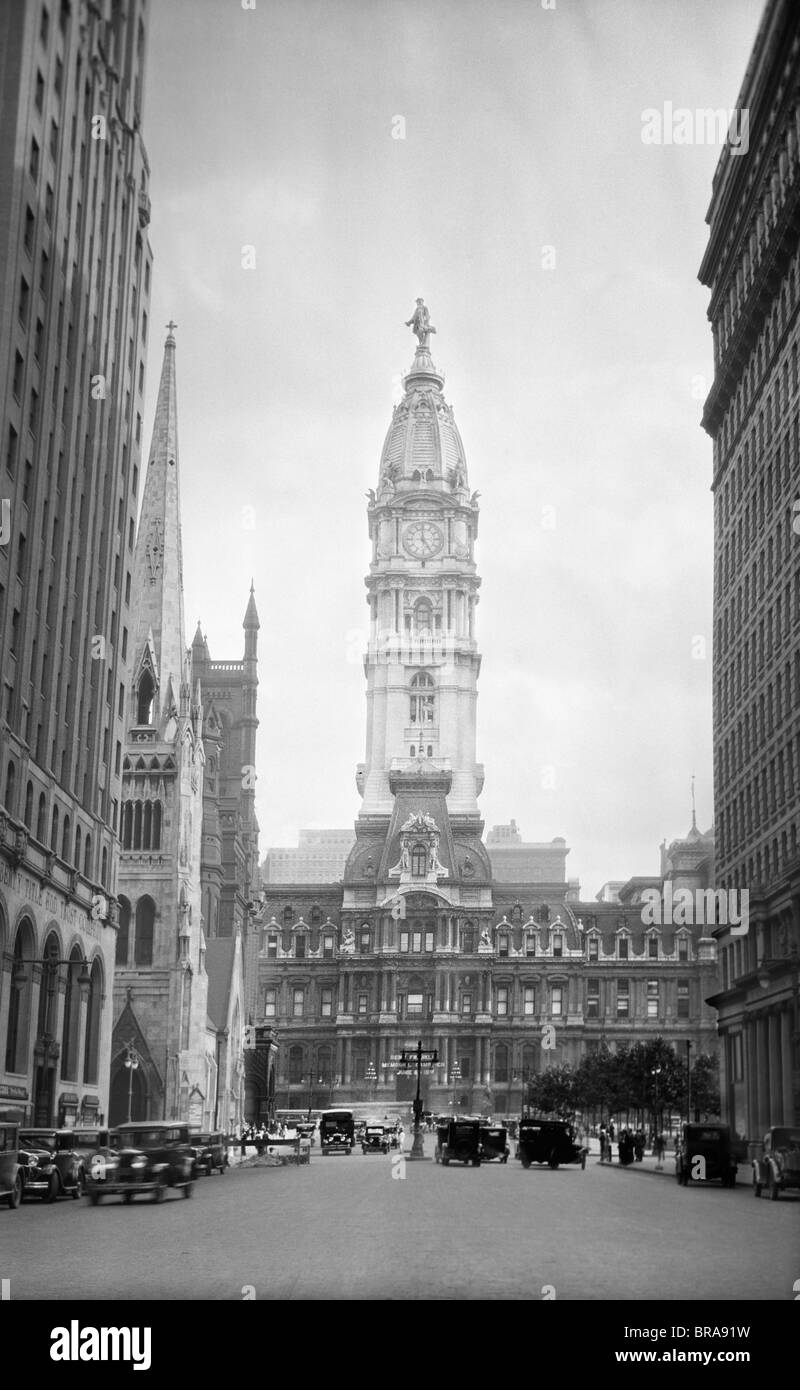1930s 1936 visualizza in basso a nord BROAD STREET A PHILADELPHIA CITY HALL Foto Stock