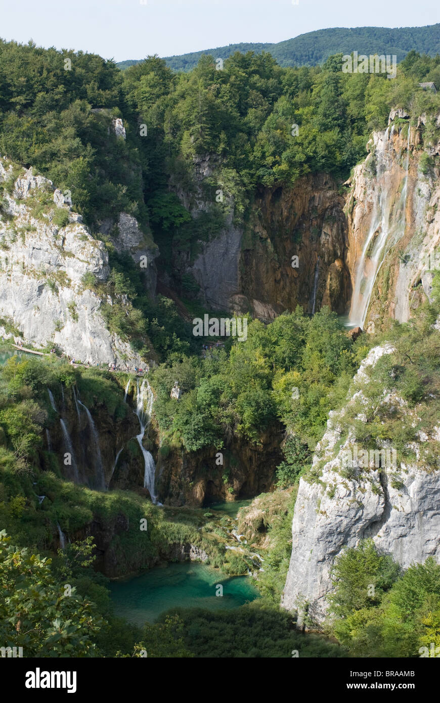 La cascata nel Parco Nazionale dei Laghi di Plitvice, patrimonio mondiale dell UNESCO, Croazia, Europa Foto Stock