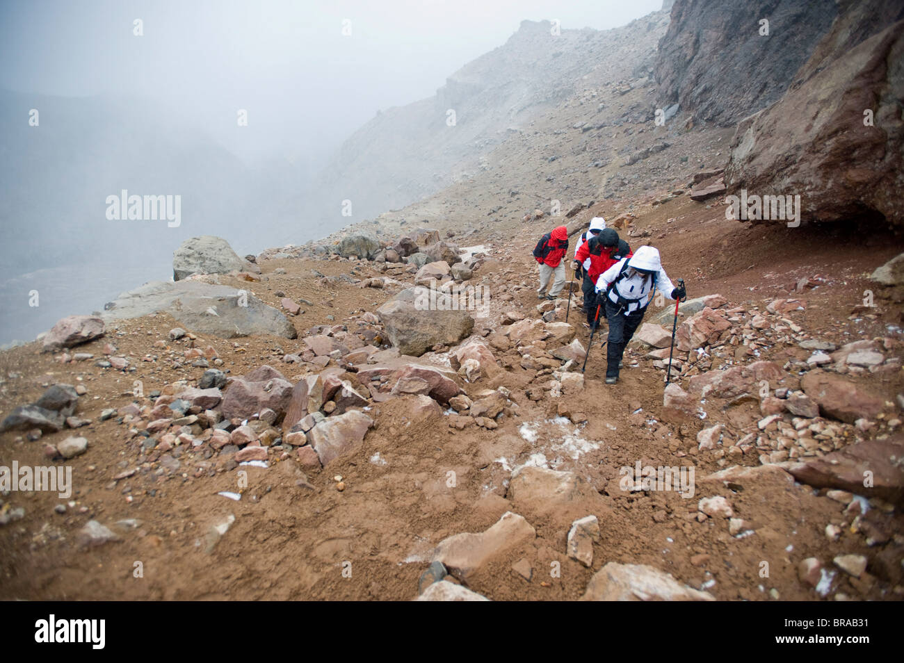 Gli alpinisti salire vulcano Cayambe, Ecuador, Sud America Foto Stock