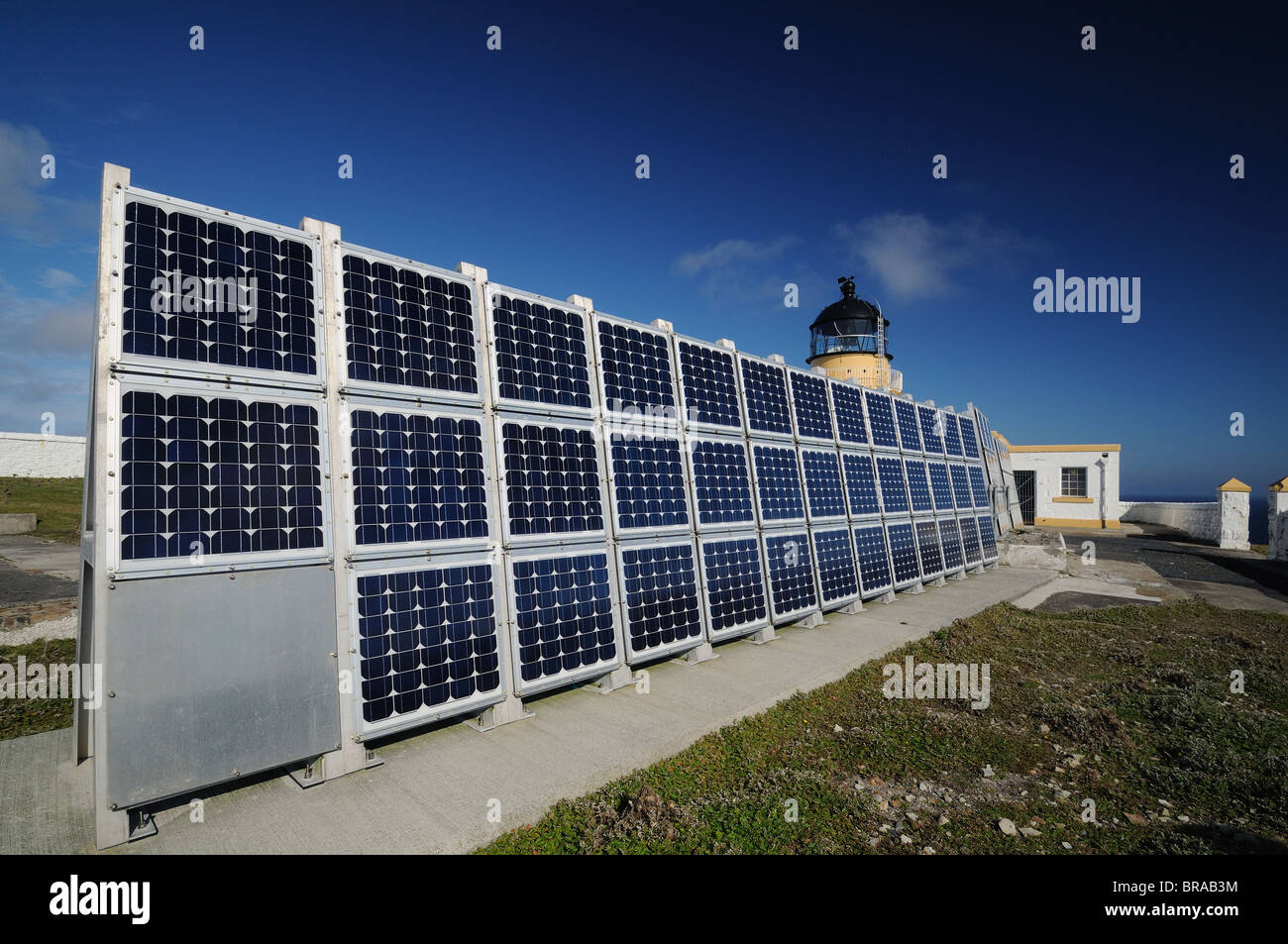 Pannelli solari al Fair Isle Nord faro Foto Stock