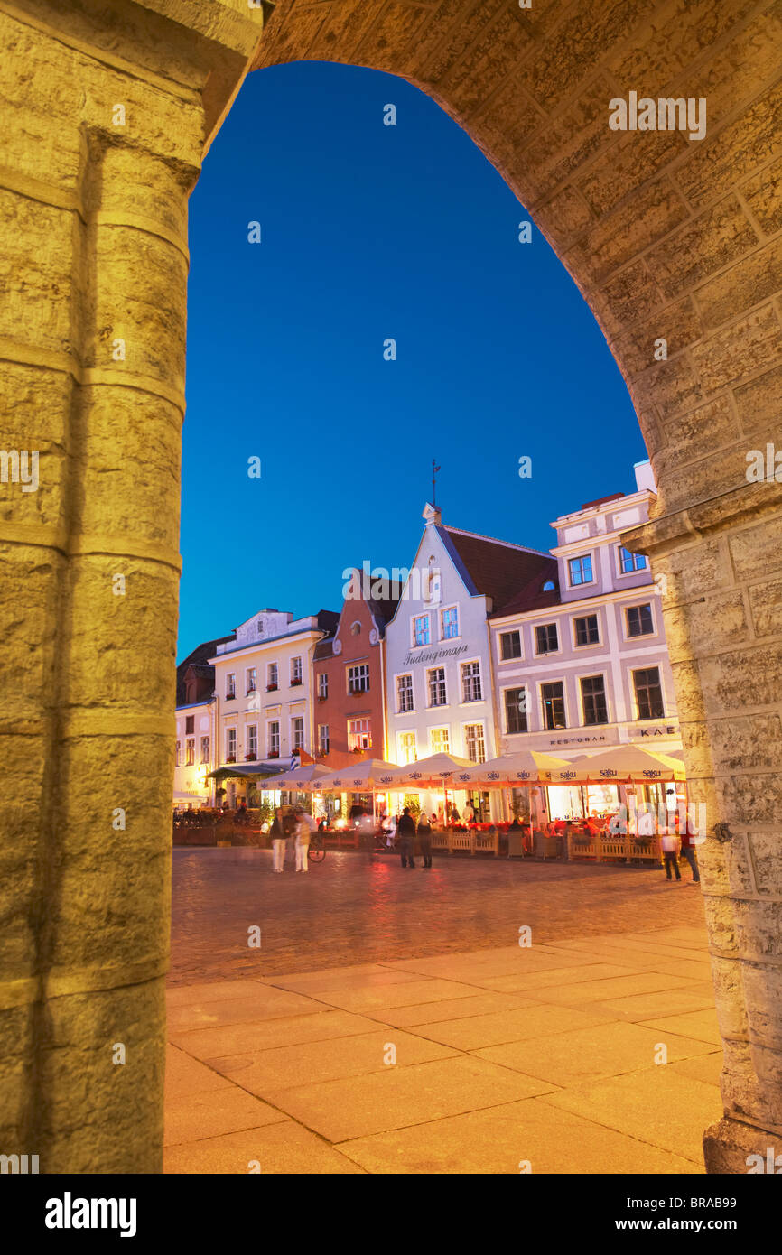 Piazza del Municipio (Raekoja plats), Tallinn, Estonia, paesi baltici, Europa Foto Stock