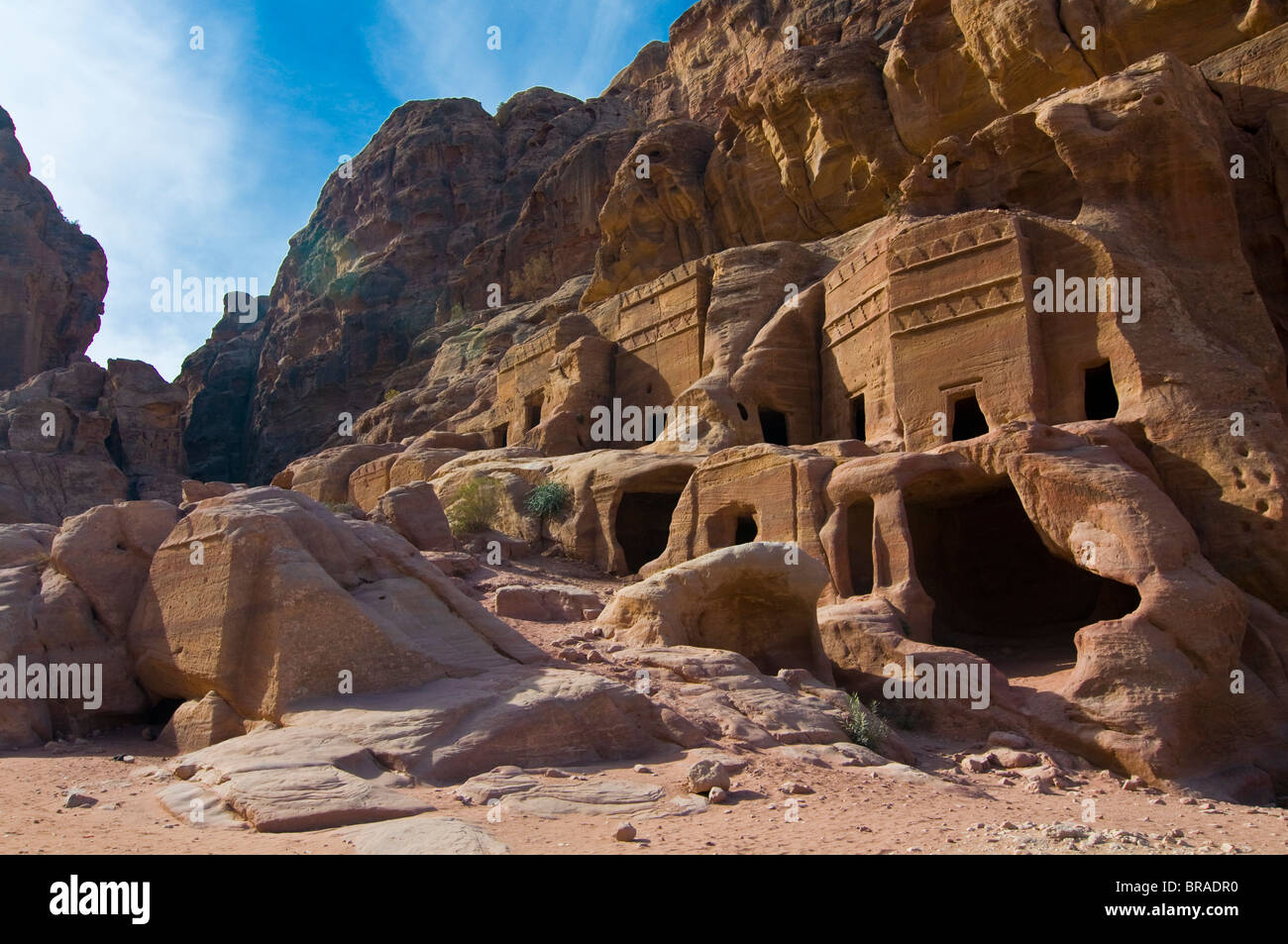 Il vecchio tombe della città Nabatean, Petra, Sito Patrimonio Mondiale dell'UNESCO, Giordania, Medio Oriente Foto Stock