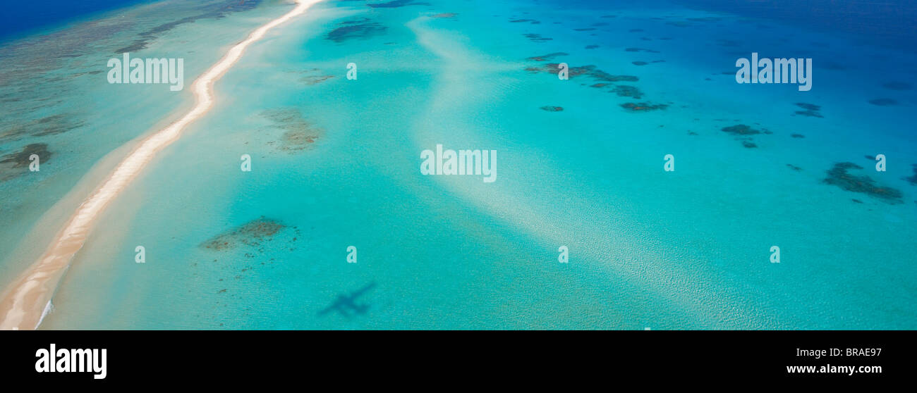 Vista aerea di un sandbank e laguna, Maldive, Oceano Indiano, Asia Foto Stock