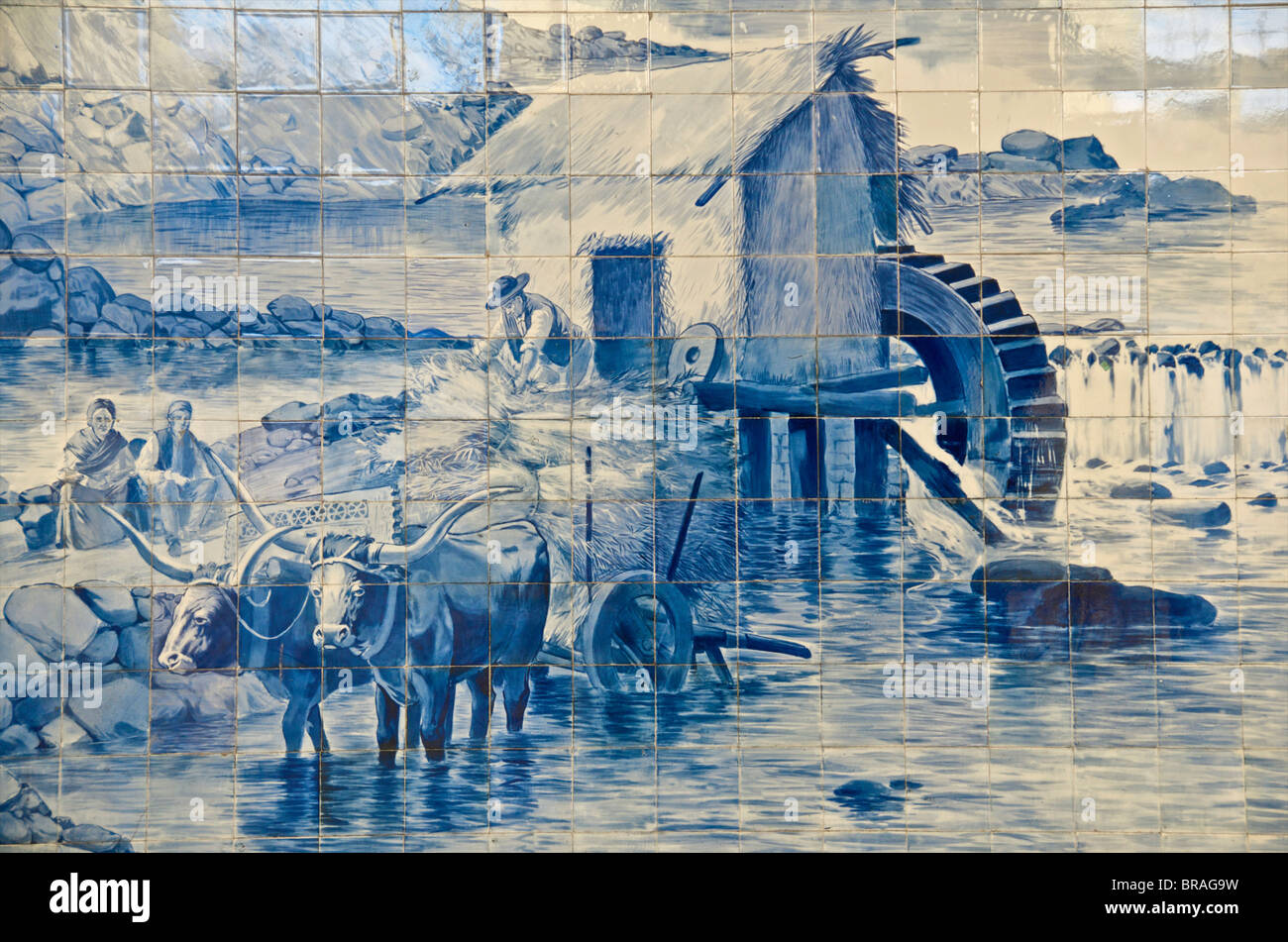 (Azulejos piastrelle di terracotta), alla Stazione Ferroviaria di Sao Bento, Oporto, Portogallo, Europa Foto Stock