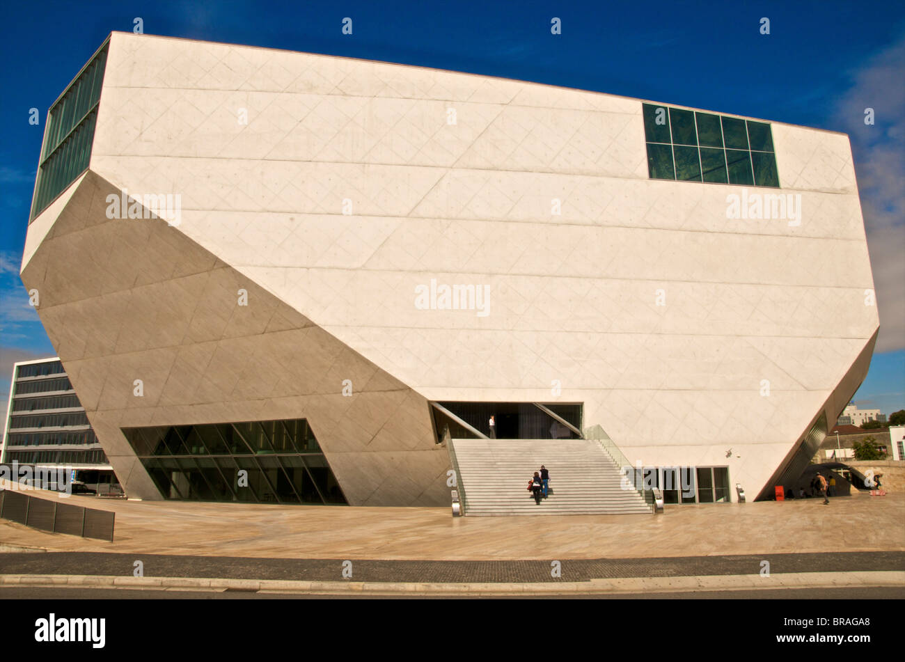 Esterno della Casa da Musica concert hall, Rem Koolhaas architetto, Oporto, Portogallo, Europa Foto Stock