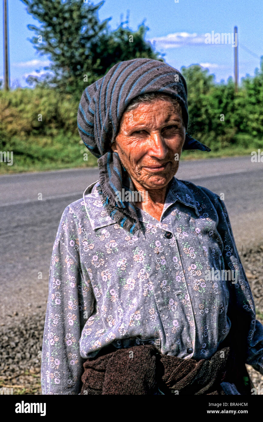 L'Albania close up della donna al di fuori di Tirana Albania Foto Stock