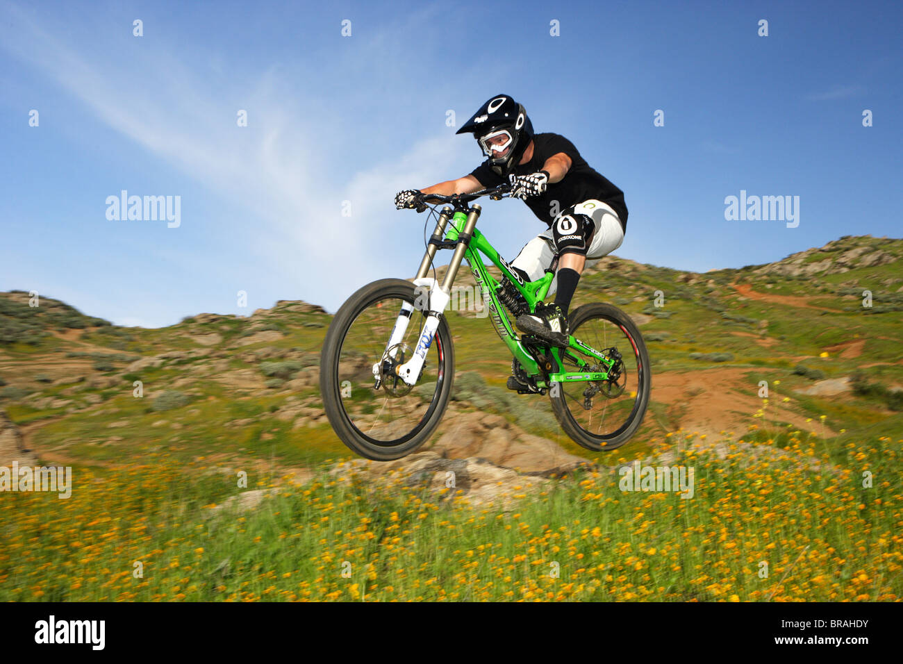 Matthias Schell saltando al Fontana, in California Foto Stock