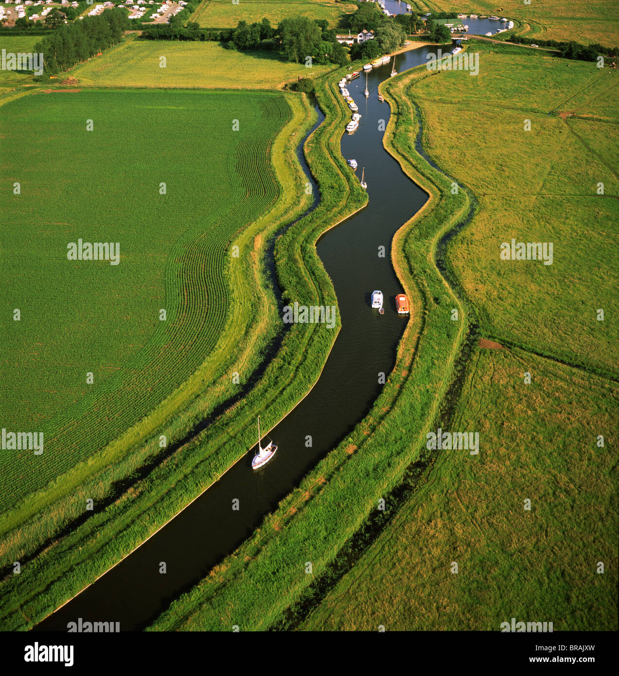 Vista aerea del Norfolk Broads a Ludham Bridge, Norfolk, Inghilterra, Regno Unito, Europa Foto Stock