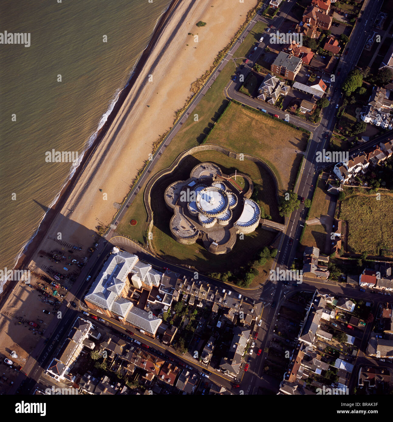 Immagine aerea del castello di trattativa, un dispositivo fort Henrician (Castello) costruito da Hentry VIII, trattare, Kent, England, Regno Unito, Europa Foto Stock