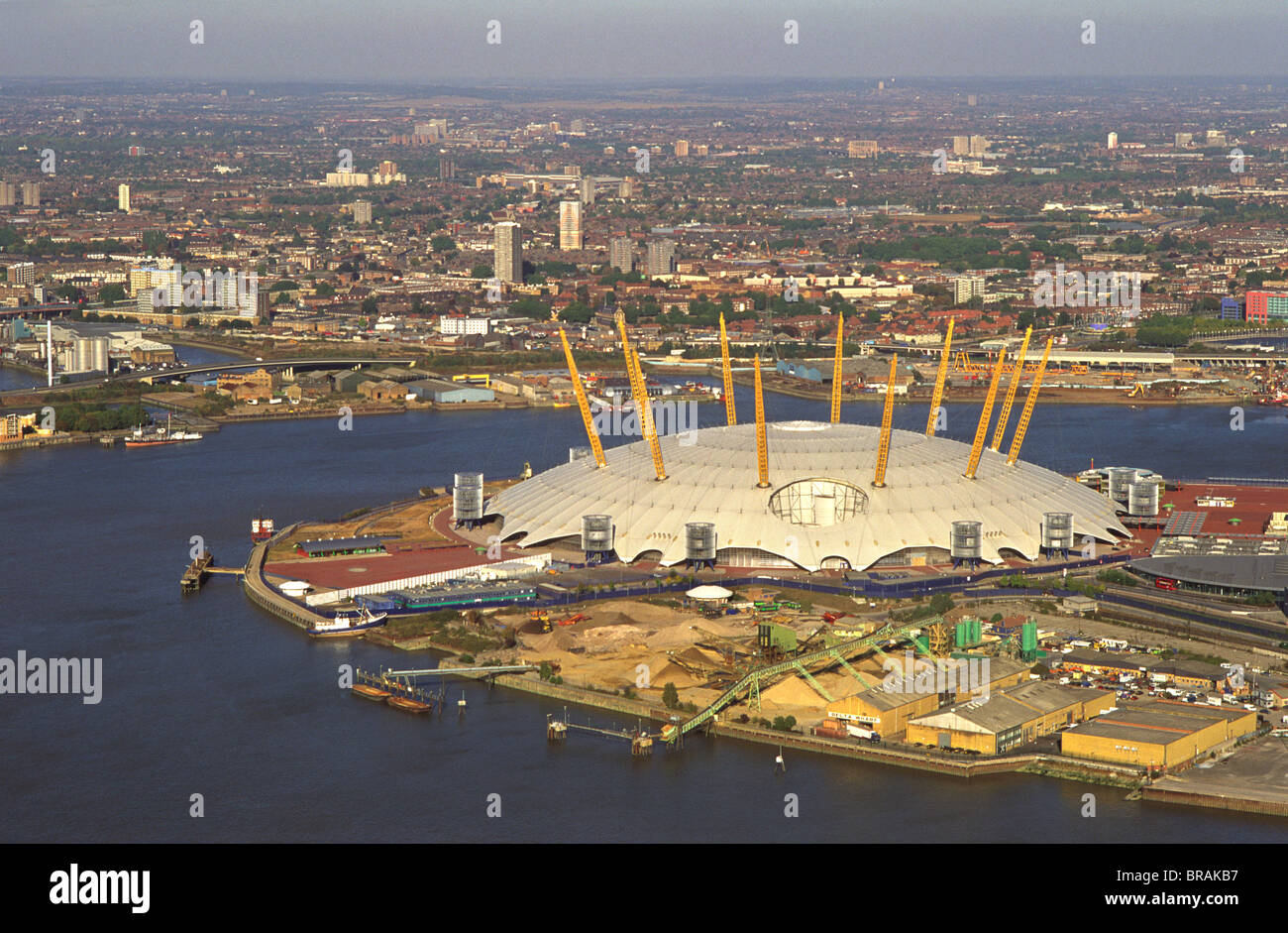 Immagine aerea del Millennium Dome e il fiume Tamigi, penisola di Greenwich, a sud-est di Londra, London, England, Regno Unito Foto Stock