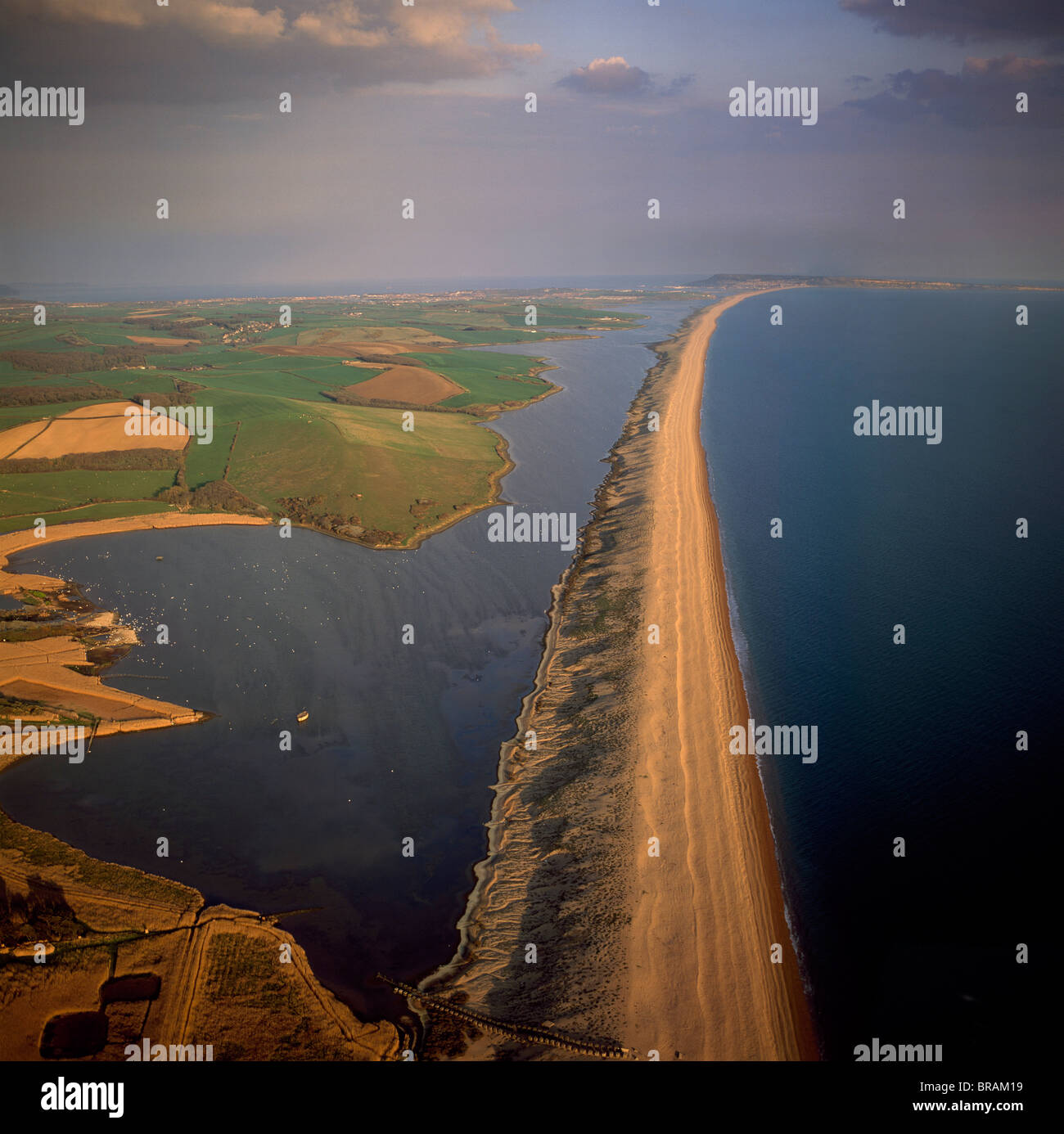 Immagine aerea di Chesil Beach, Jurassic Coast, UNESCO, Dorset, Regno Unito Foto Stock