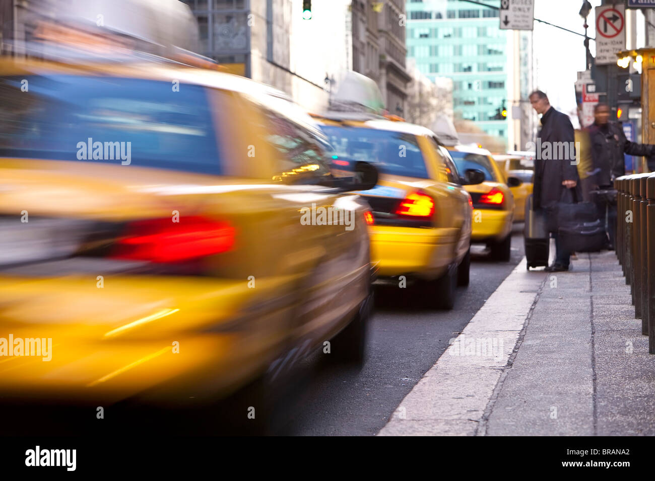 Servizio taxi fuori la Grand Central Station, Manhattan, New York, New York, Stati Uniti d'America, America del Nord Foto Stock