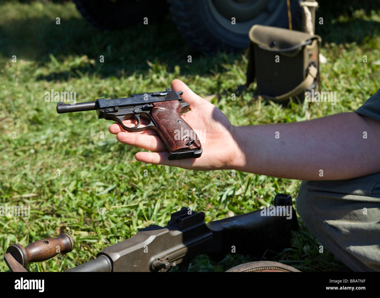 Durante la Seconda Guerra Mondiale era il tedesco Walther P-38 pistola automatica Foto Stock
