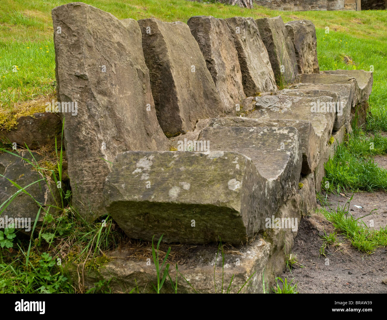 I sedili in pietra a Stainborough Castello, il Wentworth Giardini di Castello, vicino a Barnsley in South Yorkshire Foto Stock