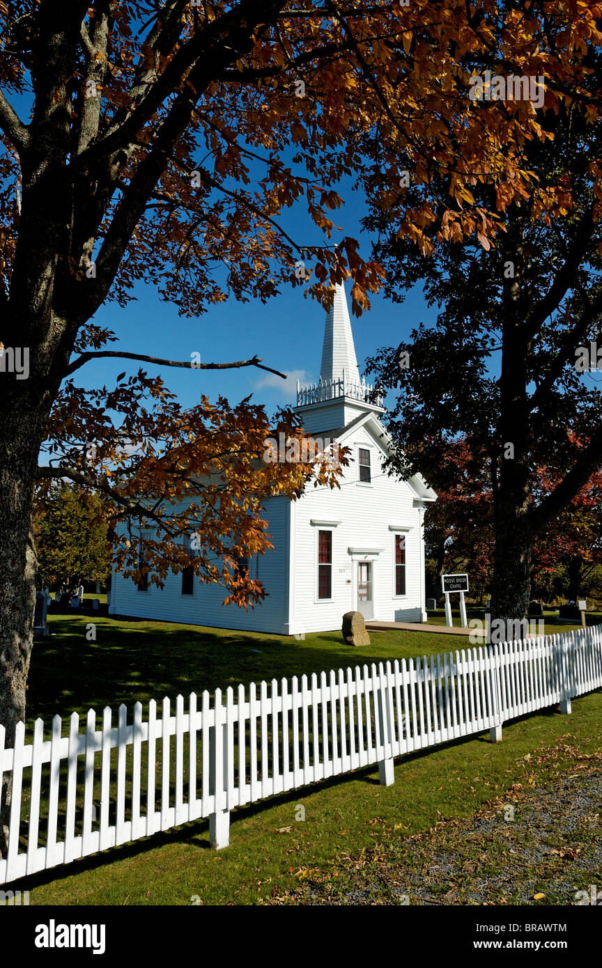 Una piccola chiesa bianca in Rurale Nova Scotia Foto Stock