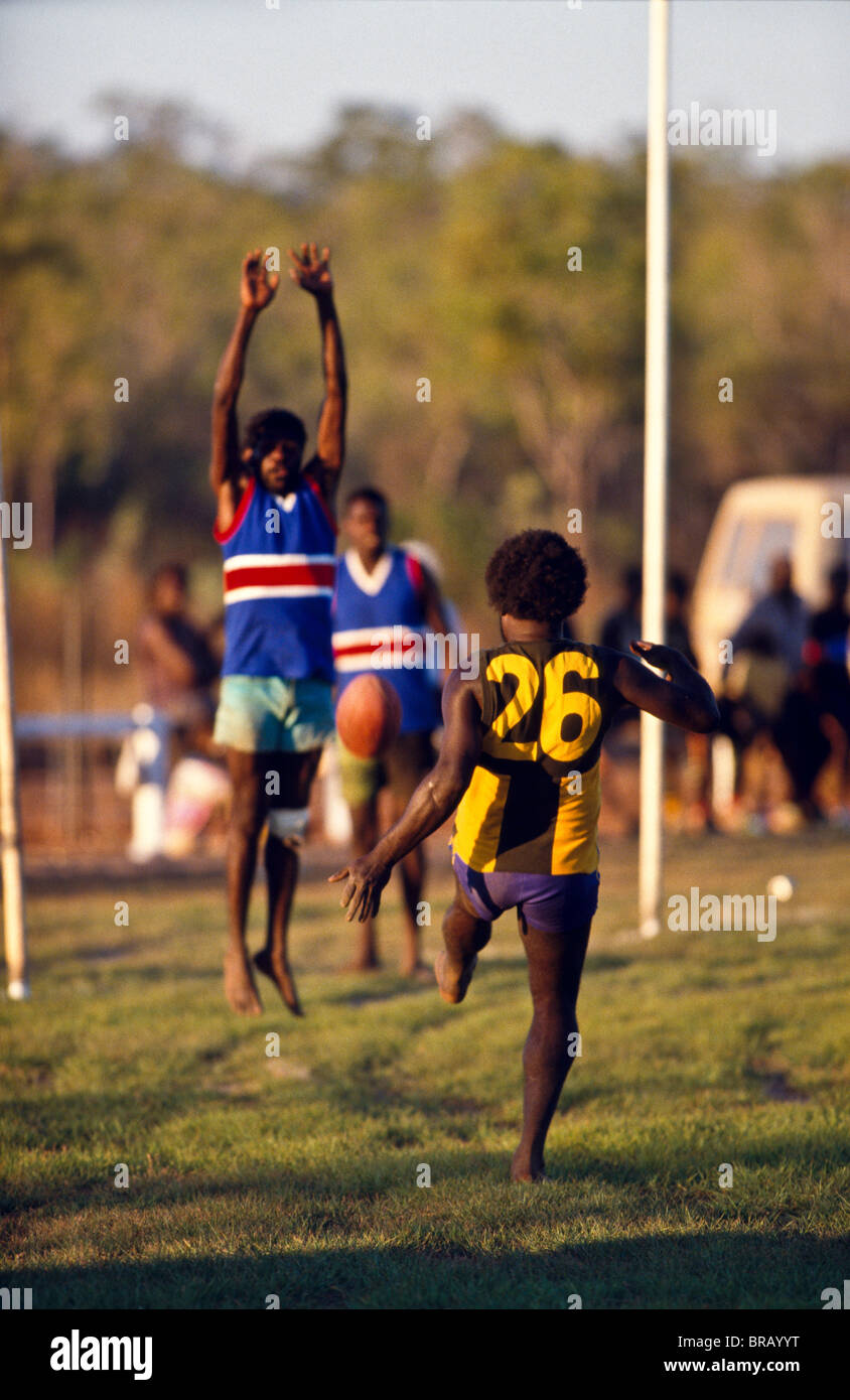 Partita di calcio, la comunità aborigena, Australia Foto Stock