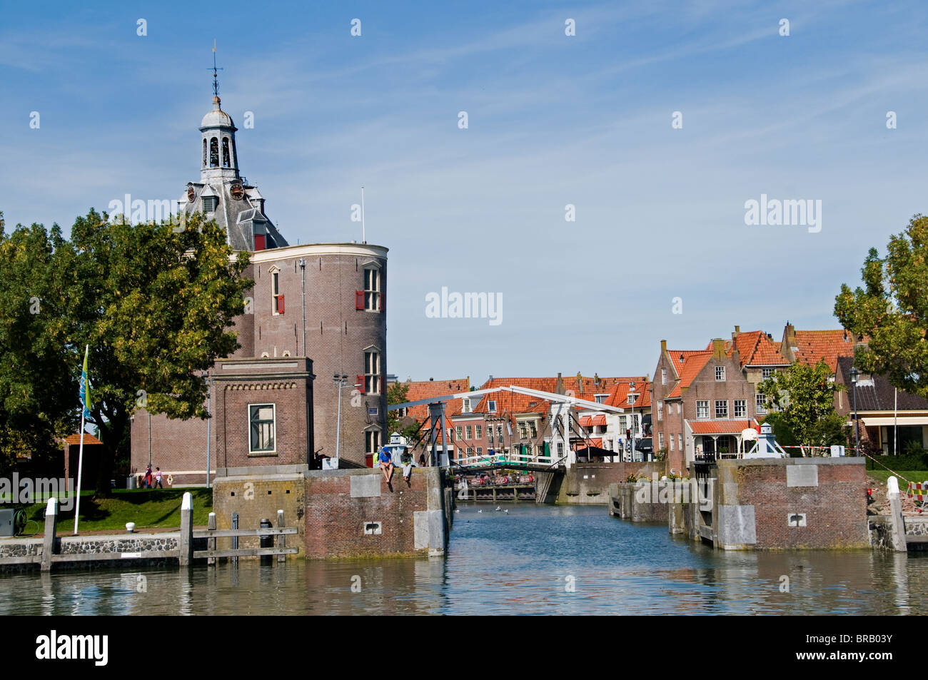 Il Drommedaris è stato costruito come una torre di difesa come parte delle mura della città del XVI secolo. Old Port Harbour VOC olandese Olanda. Foto Stock