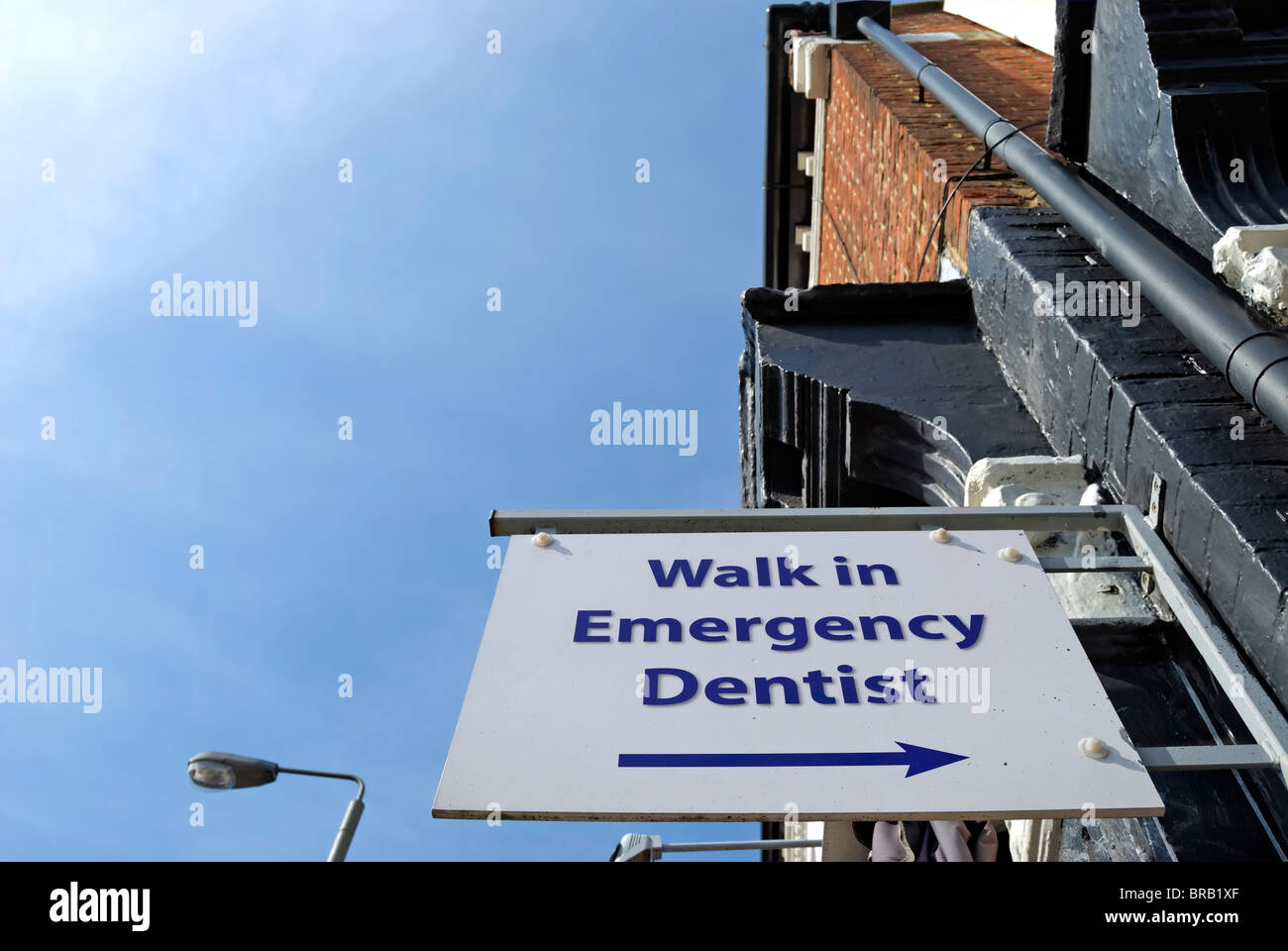 Segno per una passeggiata in emergenza dentista a Putney, a sud-ovest di Londra - Inghilterra Foto Stock