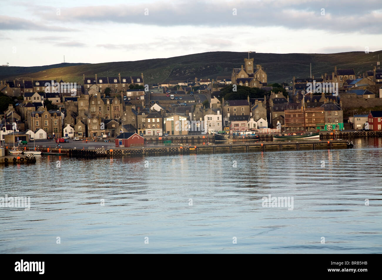 Porto e città, Lerwick, isole Shetland, Scozia Foto Stock