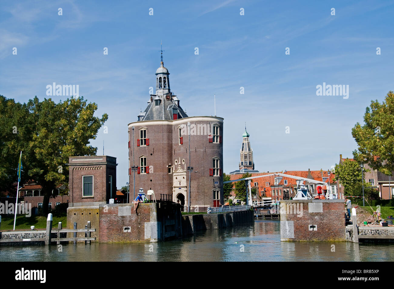 Il Drommedaris è stato costruito come una torre di difesa come parte delle mura della città del XVI secolo. Old Port Harbour VOC olandese Olanda. Foto Stock